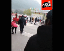 吃瓜群众捡钱视频真实吗,真实还是炒作？