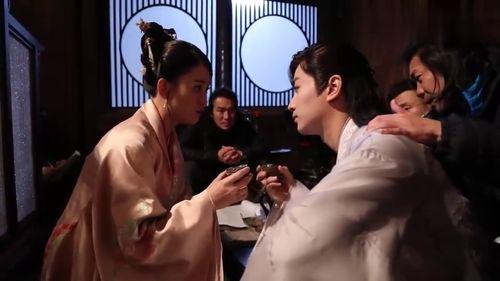 拍吻戏吃瓜群众,明星们的甜蜜瞬间大揭秘！